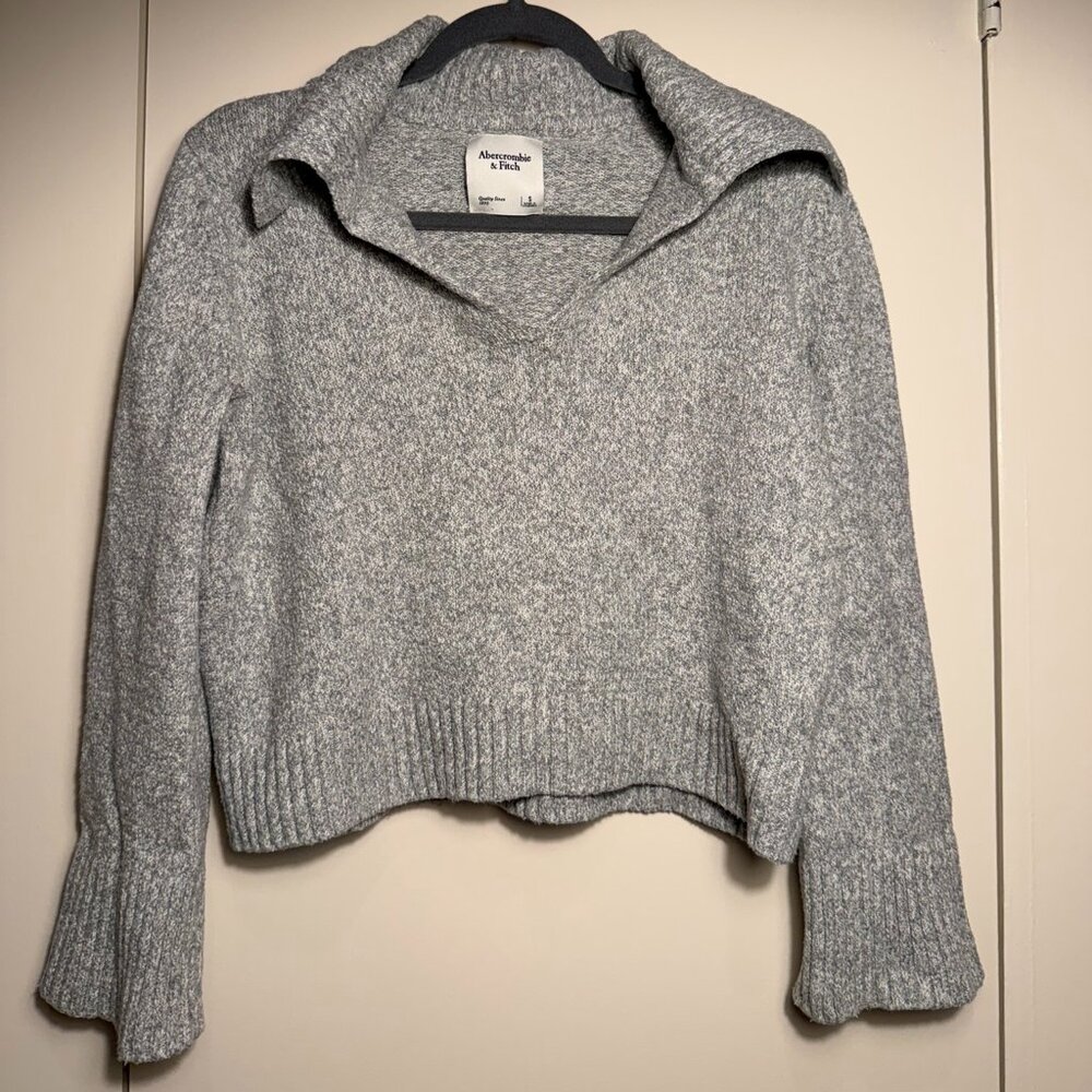 EUC Abercrombie & Fitch Collared V-Neck Preppy Grey Sweater Size S Cotton Blend